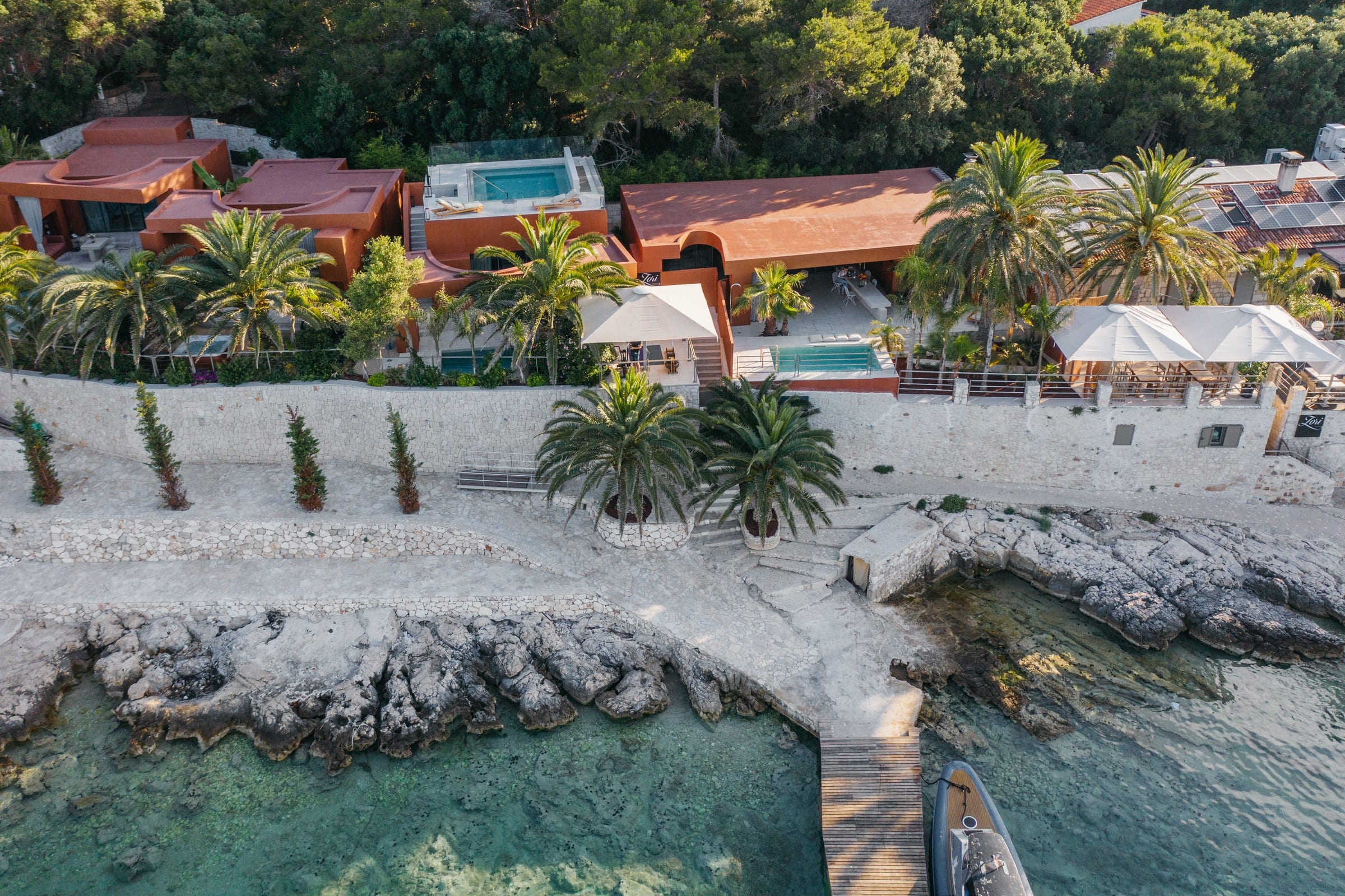 Alle vier Residenzen und das Restaurant über der Bucht Vinogradišće