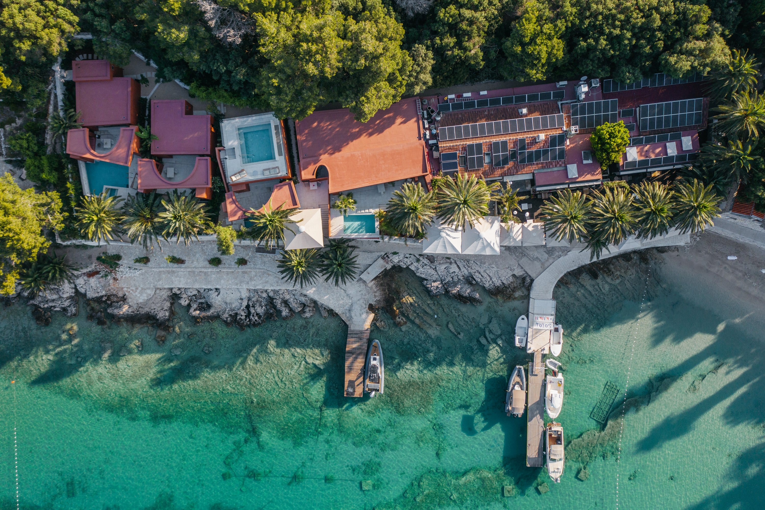 The Zori estate from above: four residences, the restaurant and the jetty on Vinogradišće bay, Palmižana