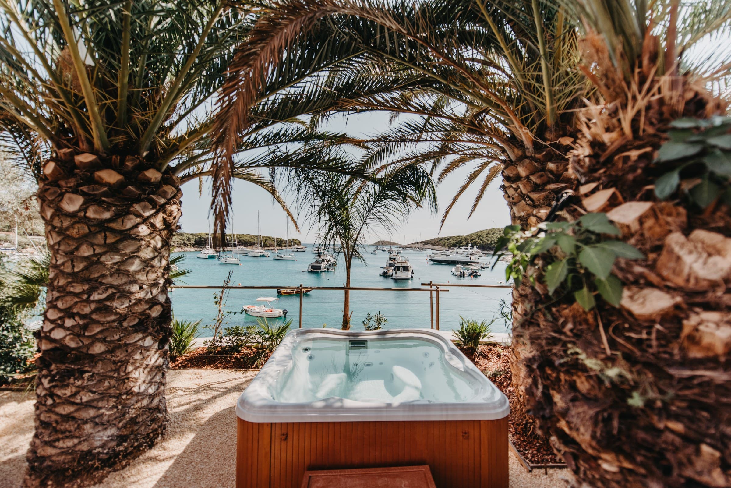 Eternity · der Jacuzzi in der Dämmerung