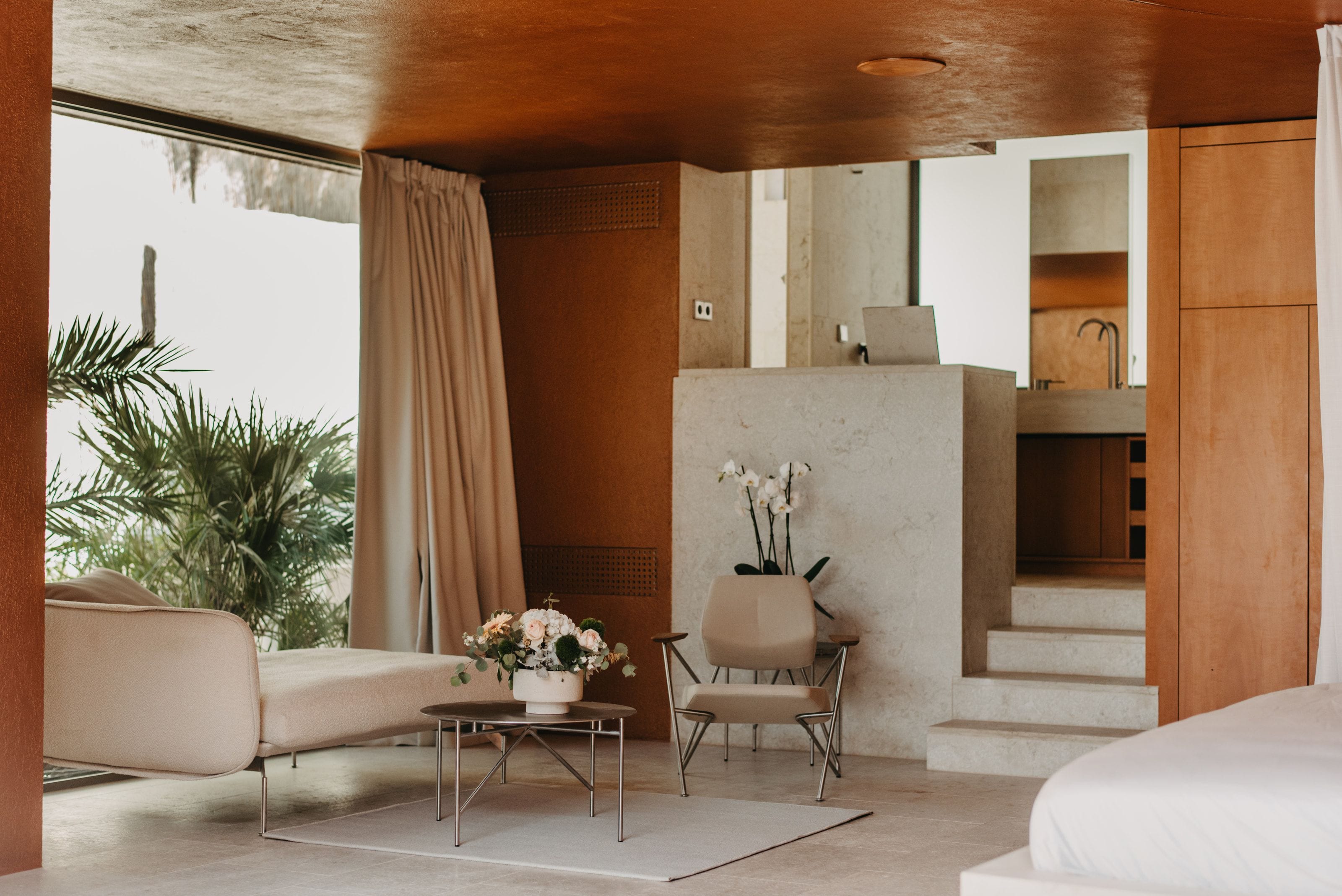 Horizon. Living room. Where the day is slowly handed over to evening.